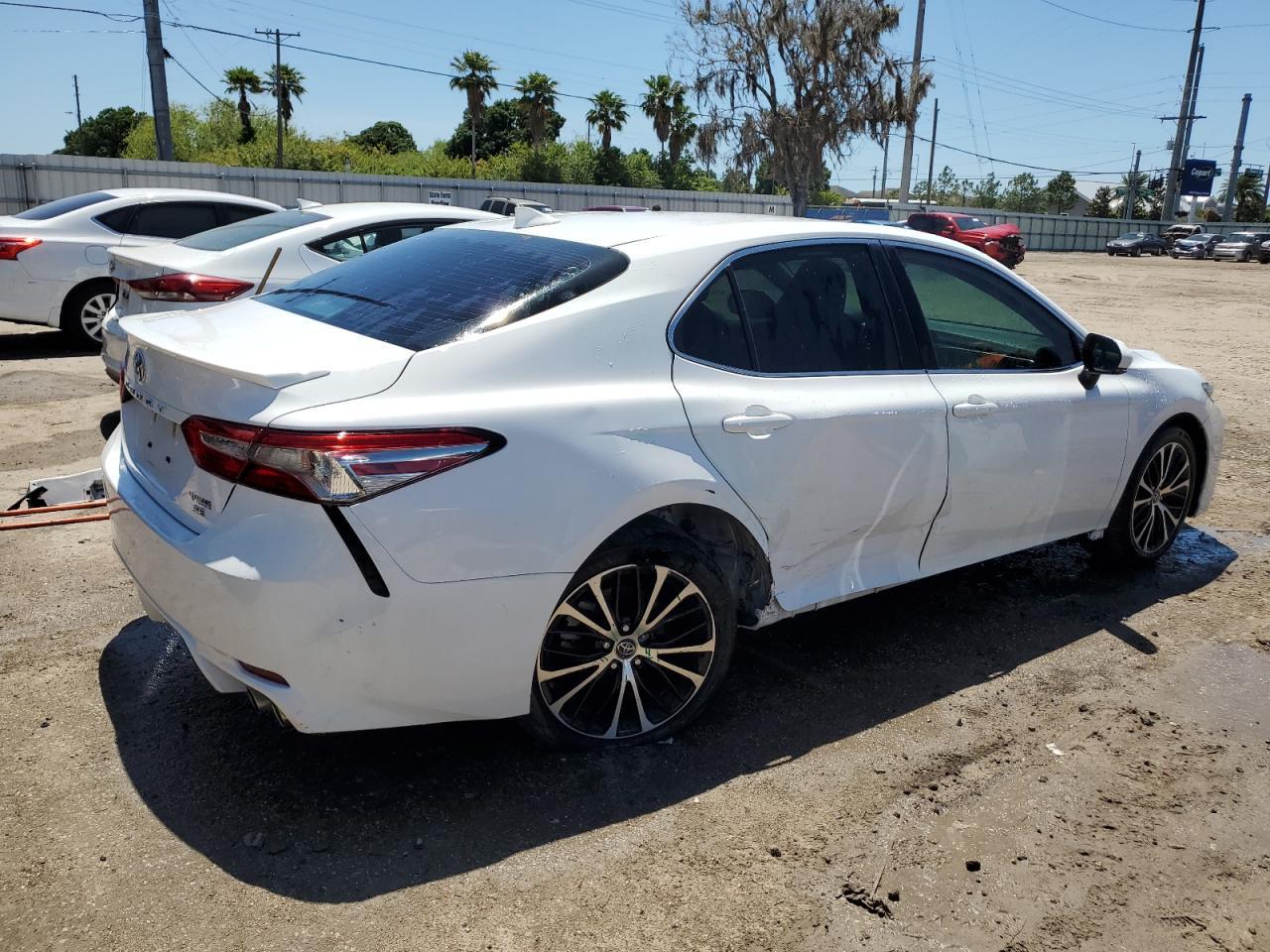 2019 TOYOTA CAMRY L - Фото 3