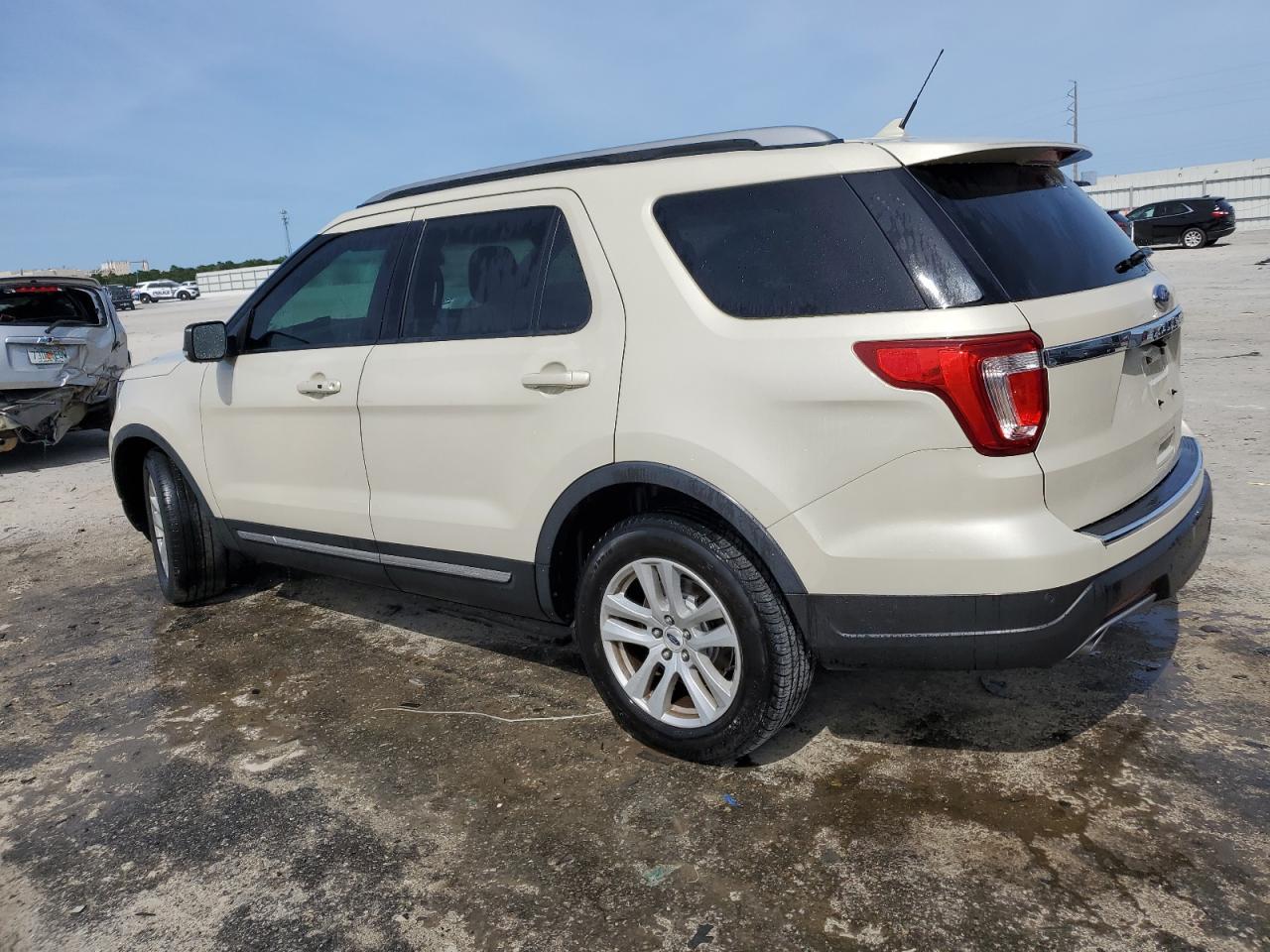 2018 FORD EXPLORER X - Image 2
