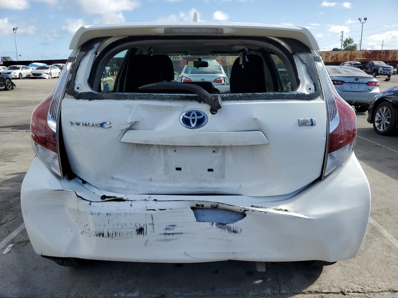 2015 TOYOTA PRIUS C - Image 6