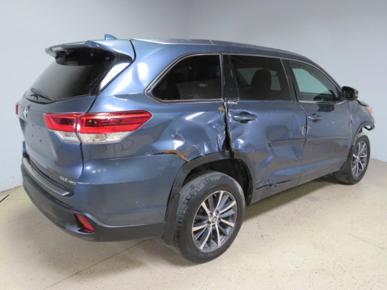 2018 TOYOTA HIGHLANDER - Фото 4