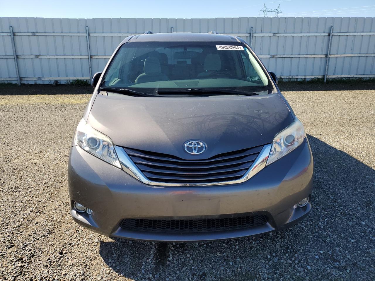 2015 TOYOTA SIENNA LE - Image 5