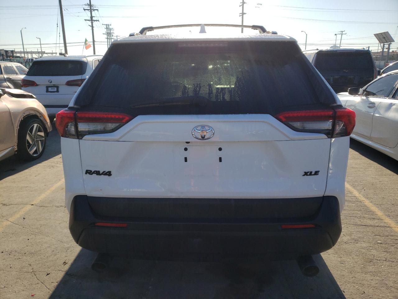 2020 TOYOTA RAV4 XLE - Image 6