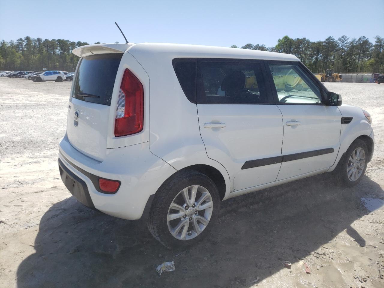 2013 KIA SOUL + - Image 3