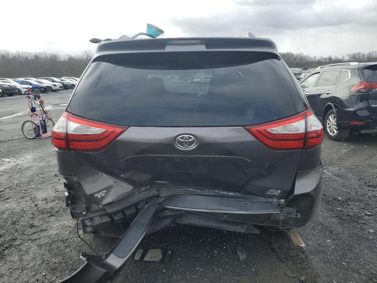 2015 TOYOTA SIENNA XLE - Фото 6