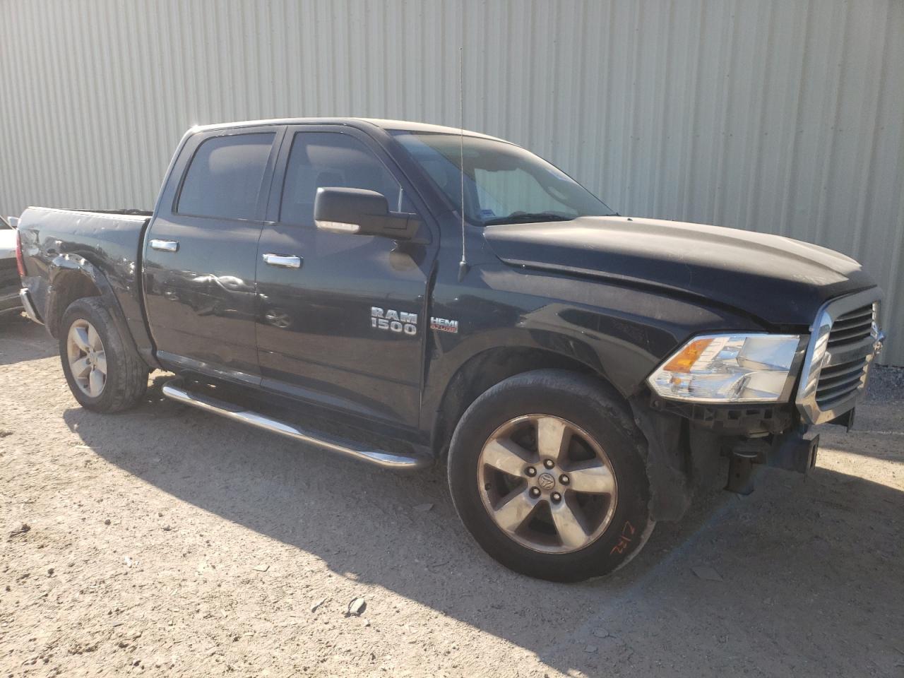2017 RAM 1500 SLT - Image 4