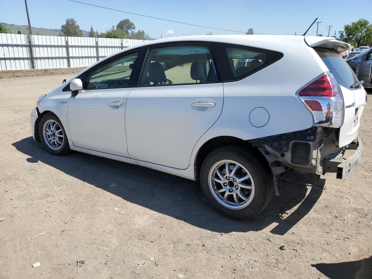 2017 TOYOTA PRIUS V - Фото 2