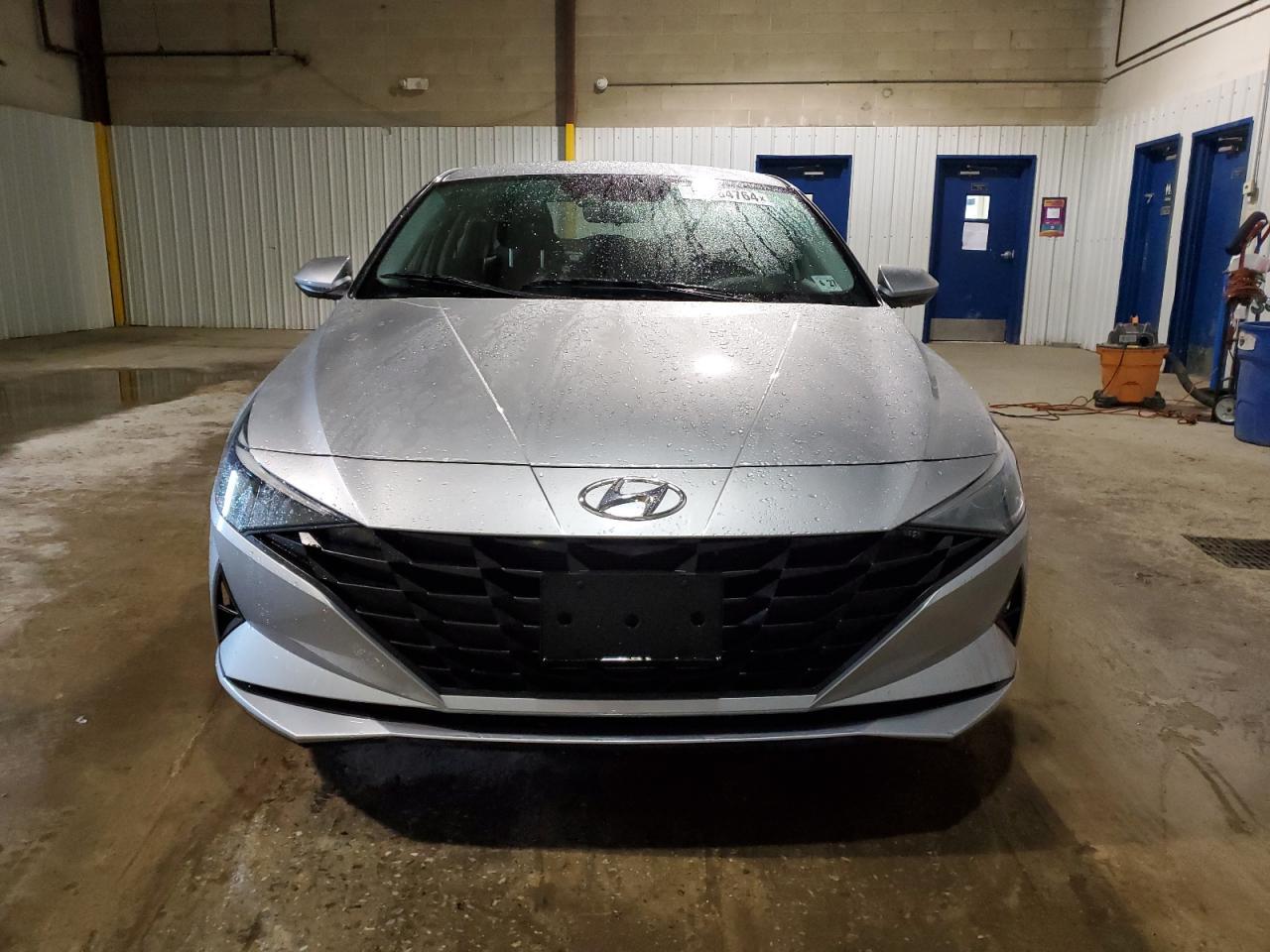 2023 HYUNDAI ELANTRA SE - Image 5
