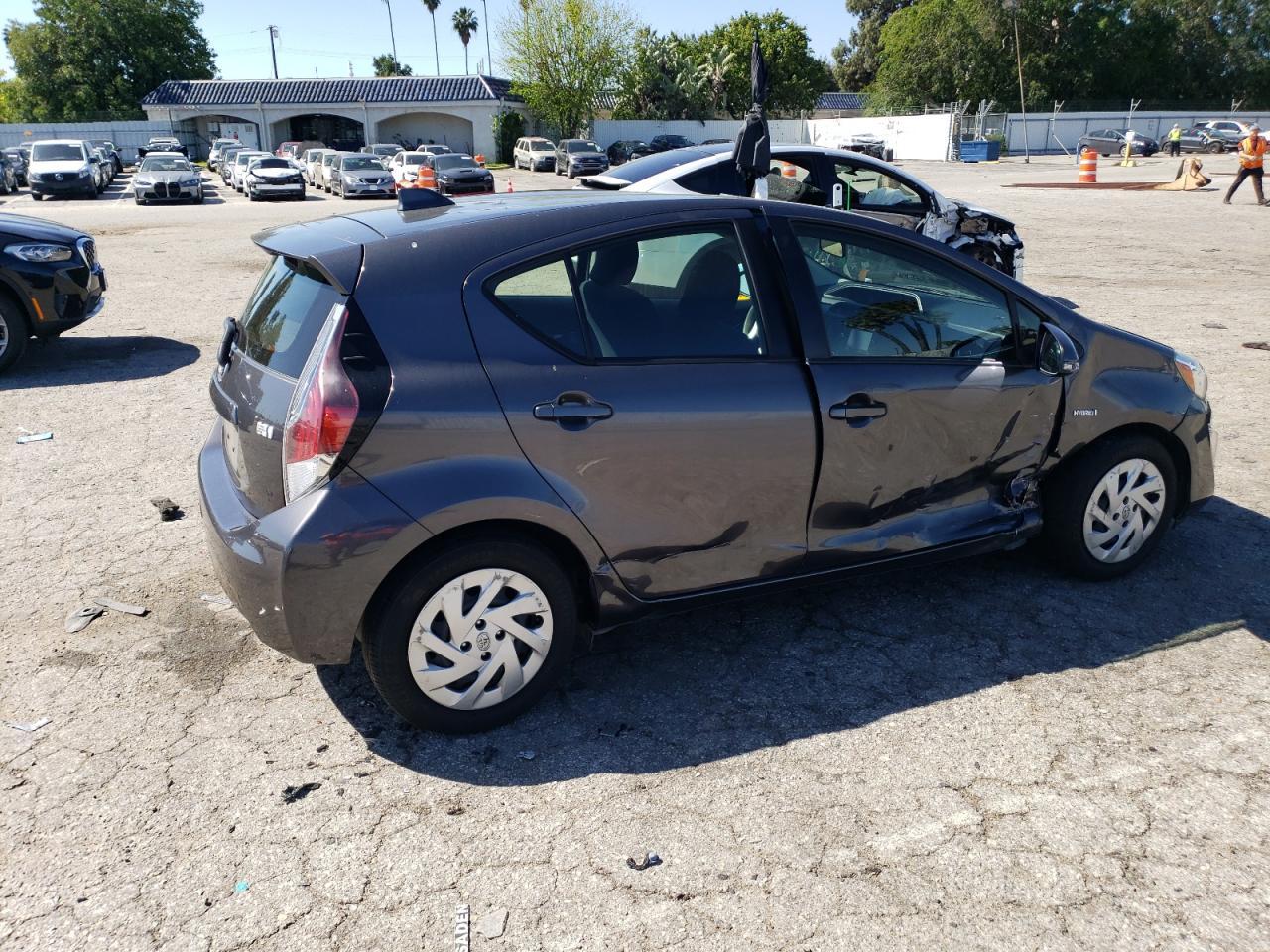 2016 TOYOTA PRIUS C - Фото 3