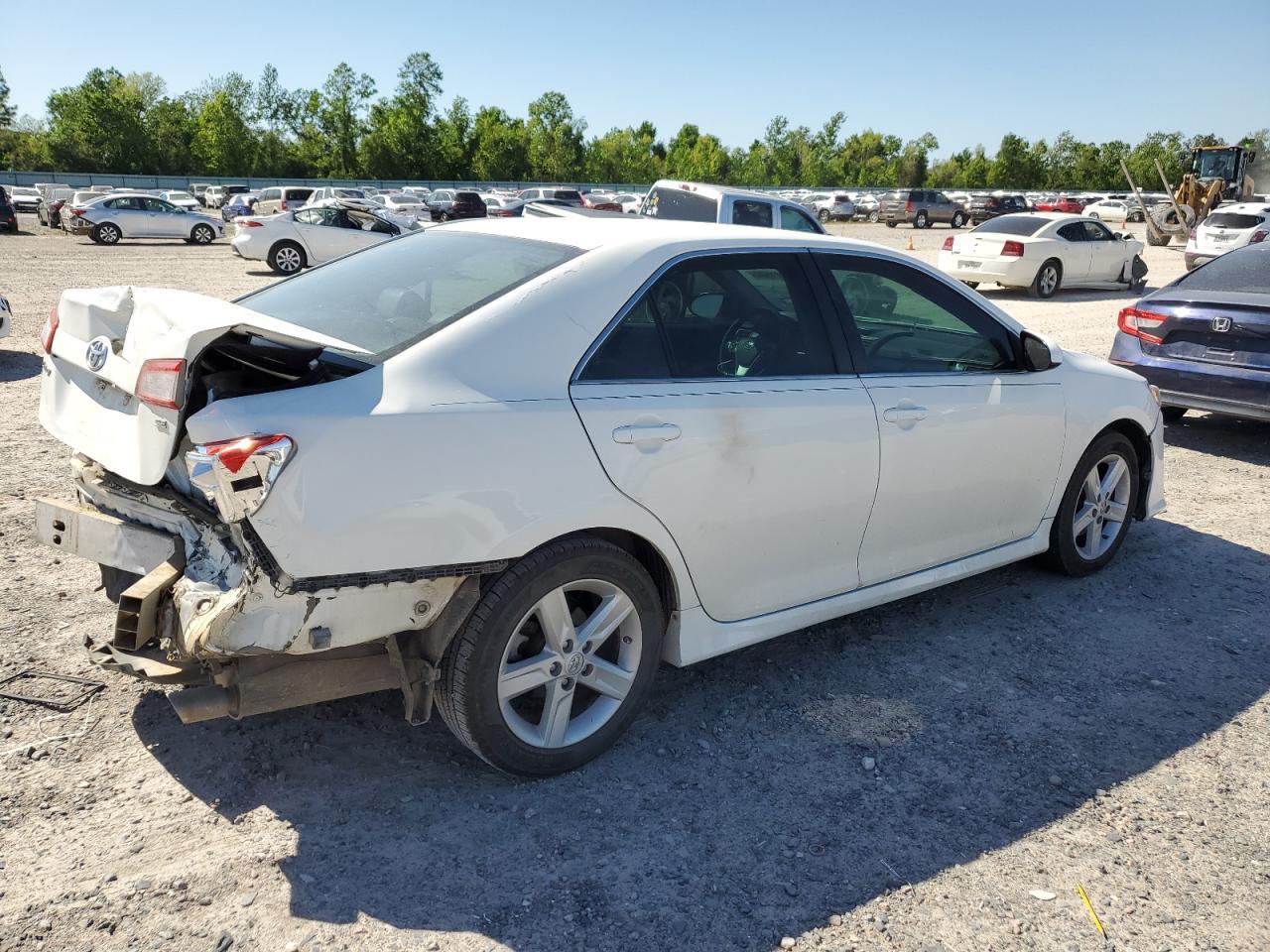 2014 TOYOTA CAMRY L - Image 3