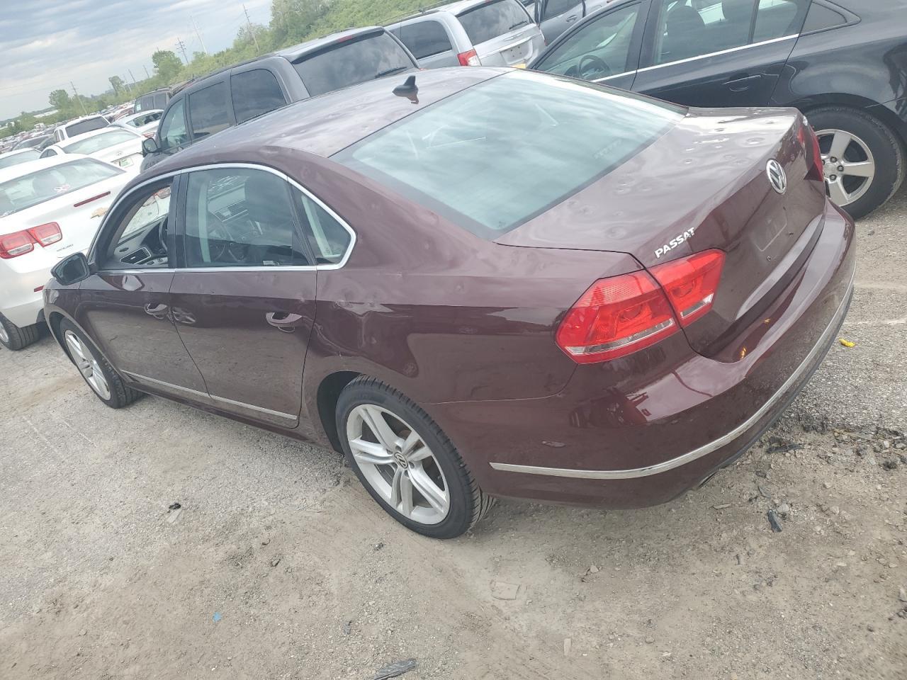 2013 VOLKSWAGEN PASSAT SE - Image 2