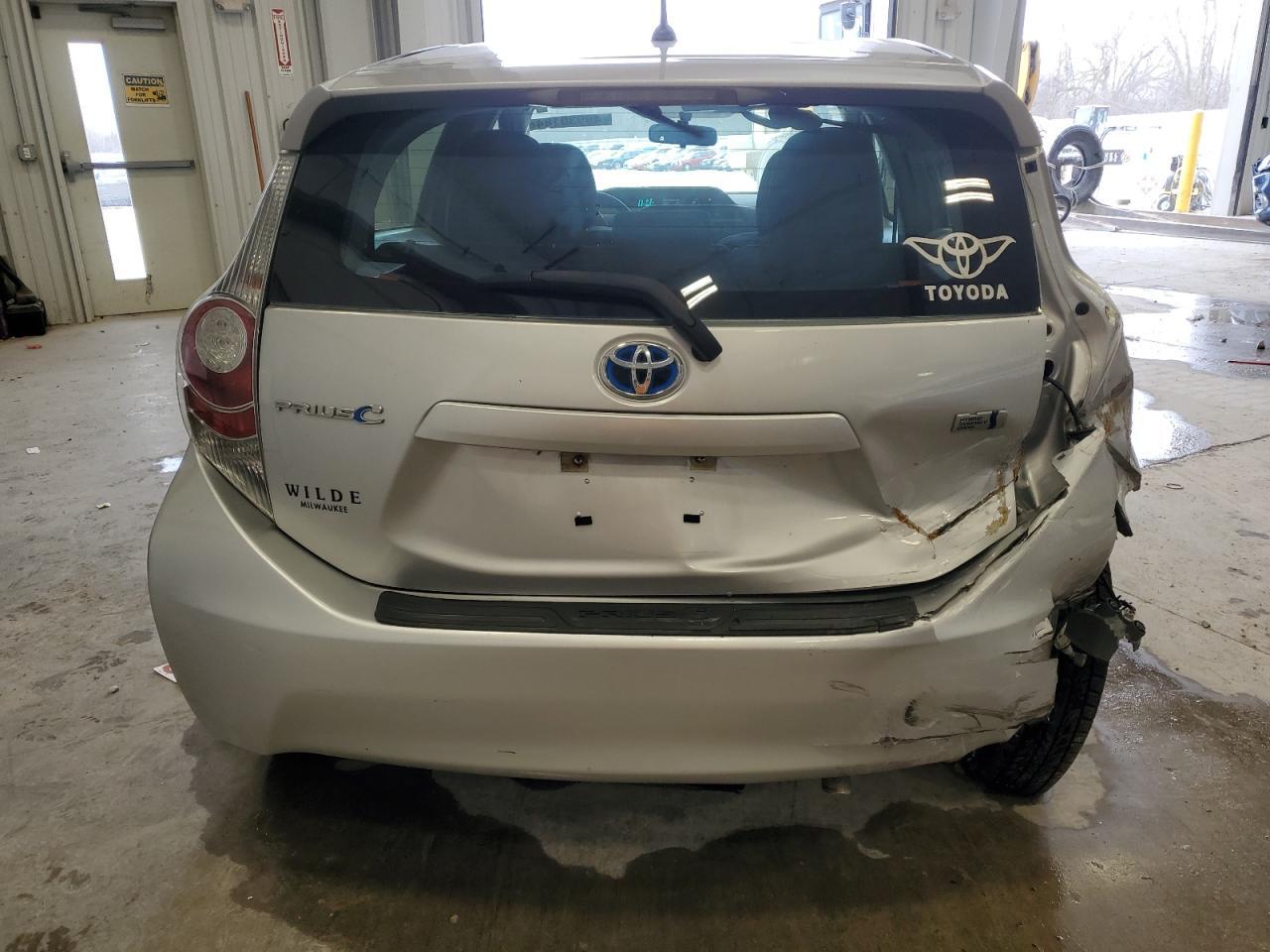 2013 TOYOTA PRIUS C - Фото 6
