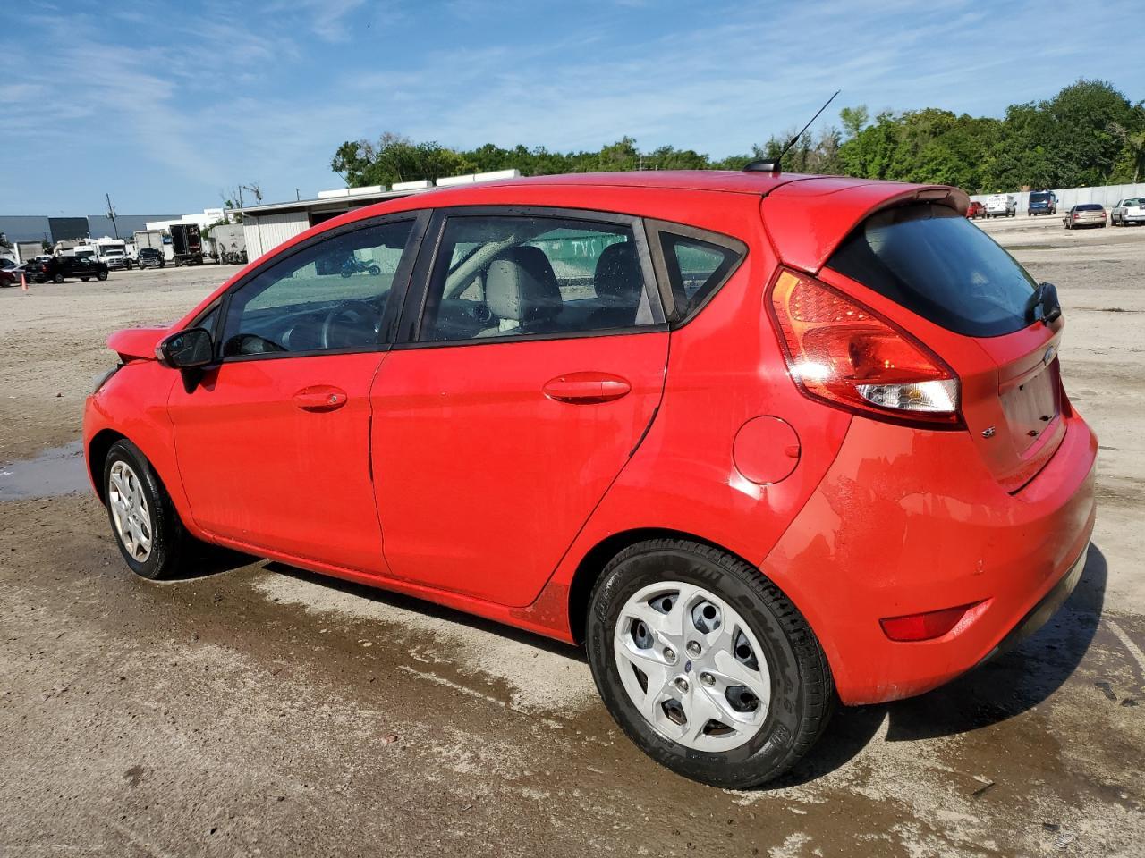 2013 FORD FIESTA SE - Image 2
