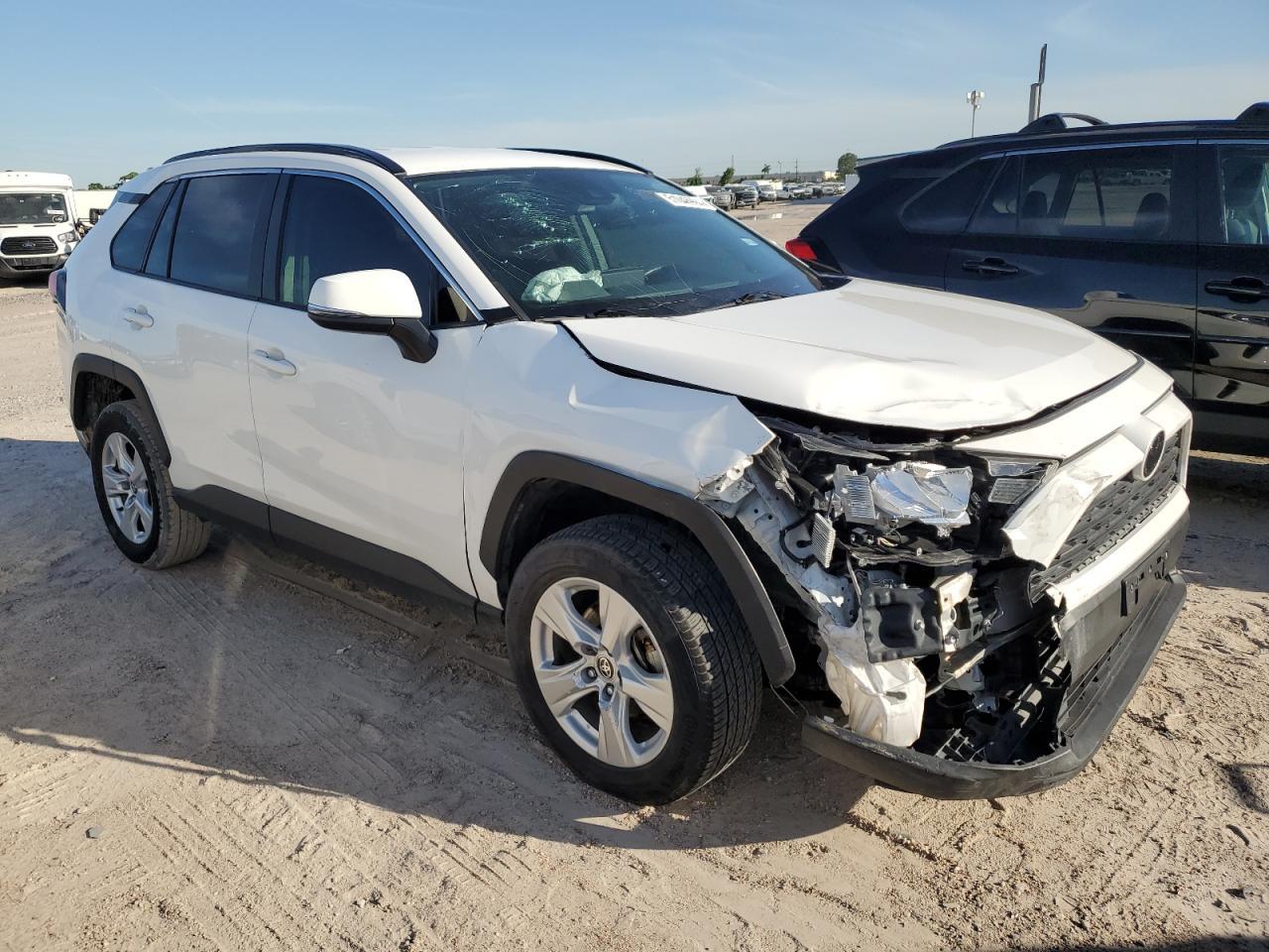 2020 TOYOTA RAV4 XLE - Фото 4