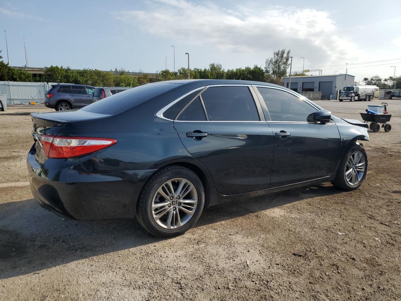 2015 TOYOTA CAMRY LE - Фото 3