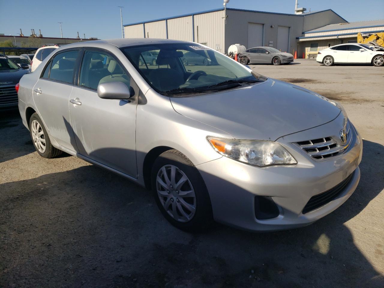 2013 TOYOTA COROLLA BA - Фото 4