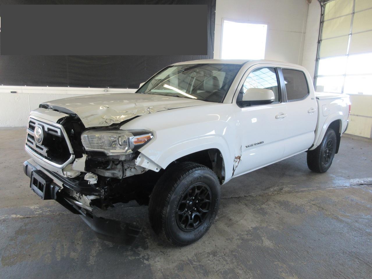 2019 TOYOTA TACOMA DOU - Фото 2