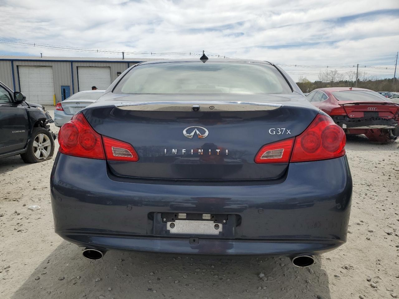 2011 INFINITI G37 - Фото 6