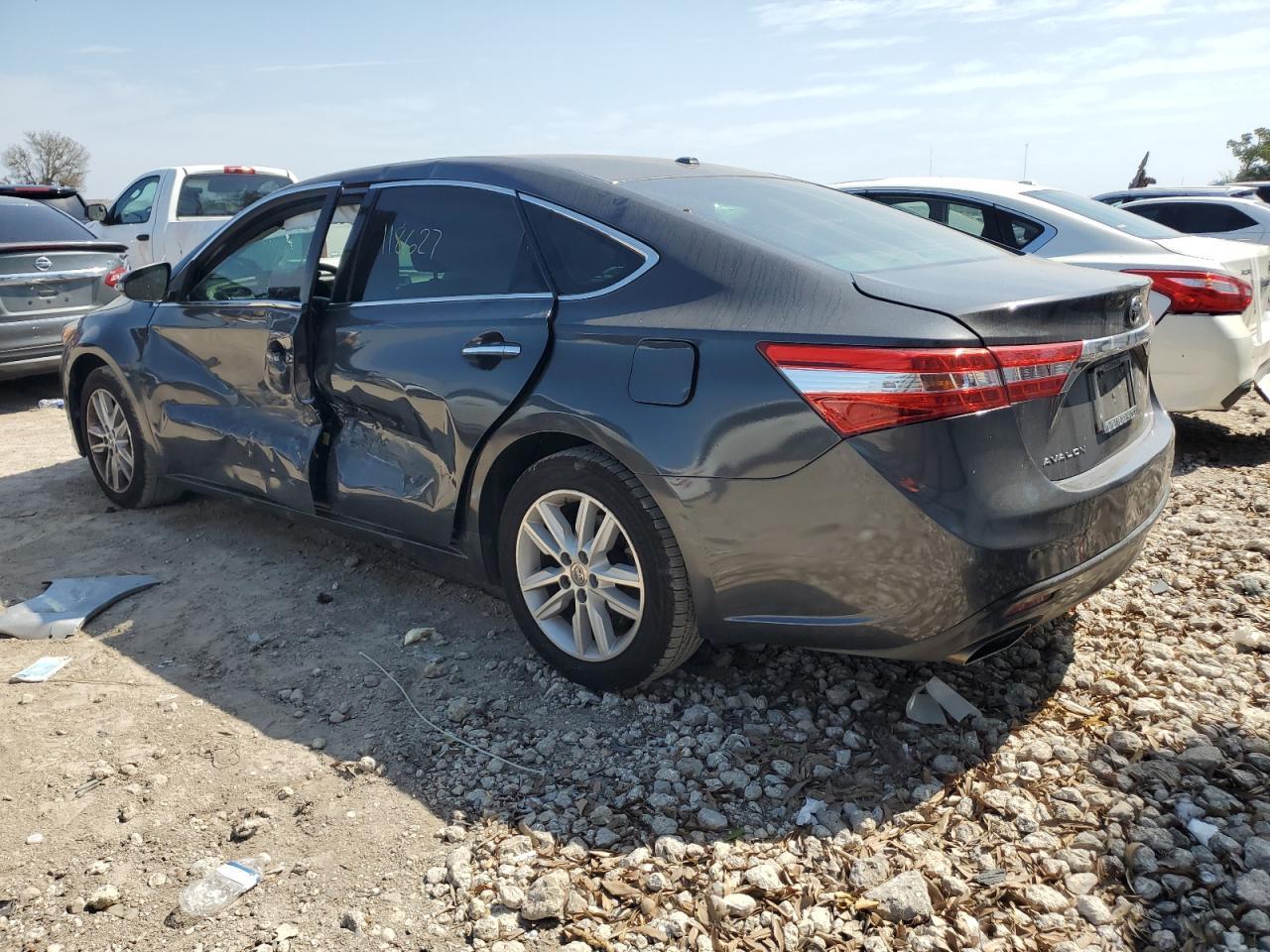 2015 TOYOTA AVALON XLE - Image 2