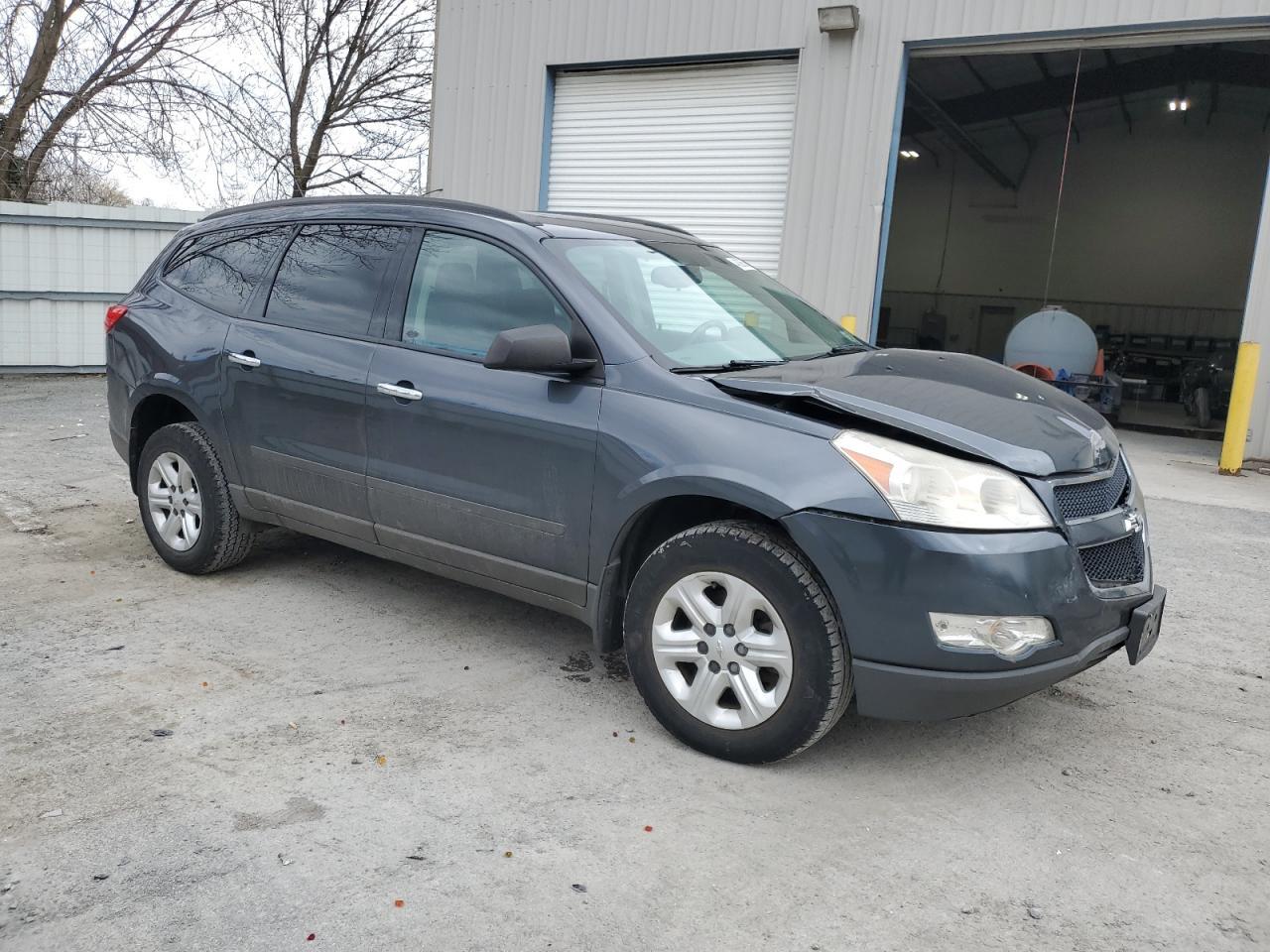 2012 CHEVROLET TRAVERSE L - Image 4