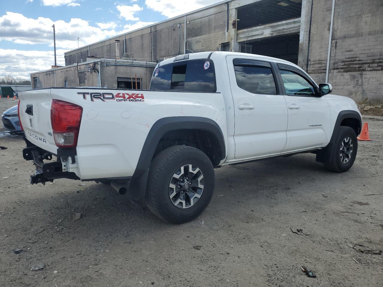 2017 TOYOTA TACOMA DOU - Фото 3