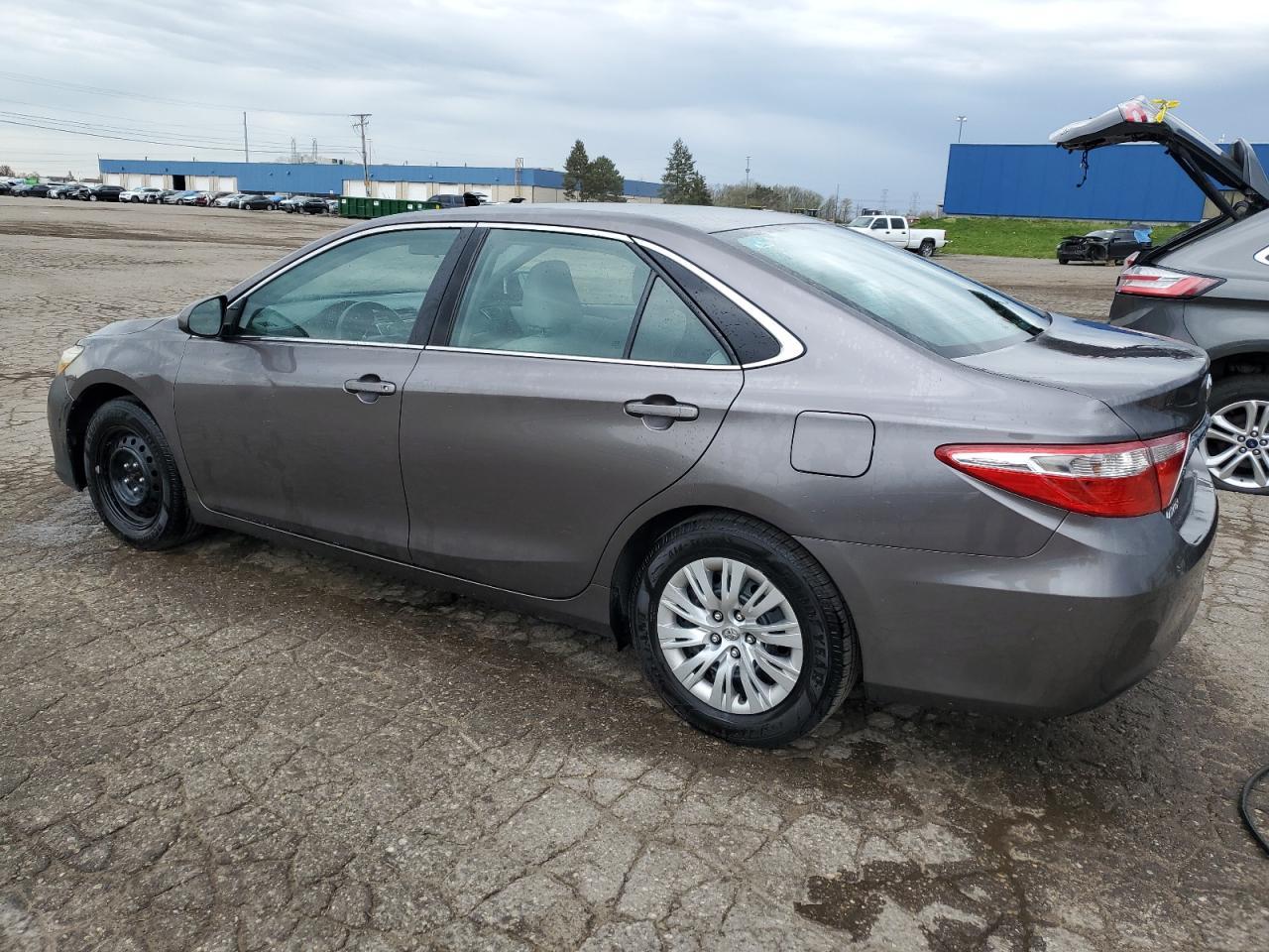 2016 TOYOTA CAMRY LE - Фото 2