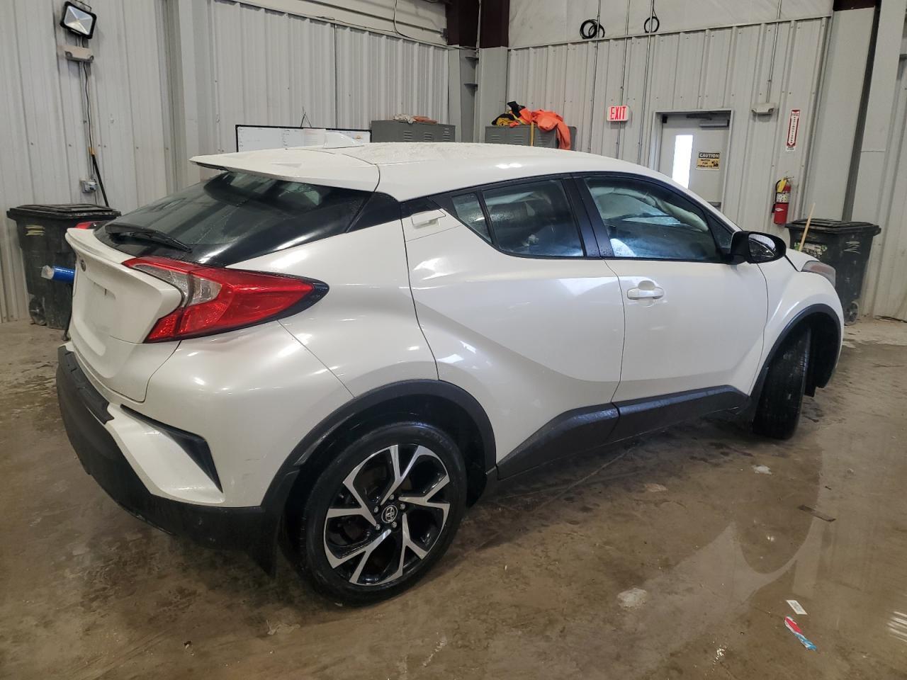 2018 TOYOTA C-HR XLE - Image 3