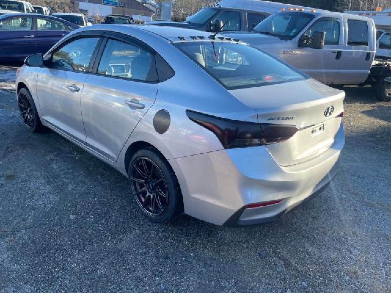 2019 HYUNDAI ACCENT SE - Фото 3