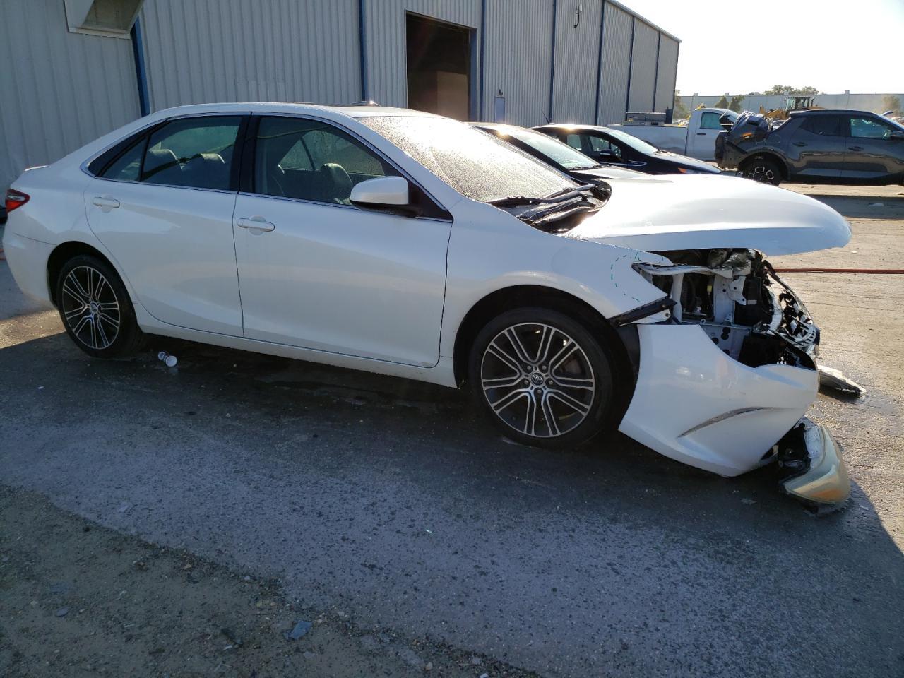 2016 TOYOTA CAMRY LE - Фото 4