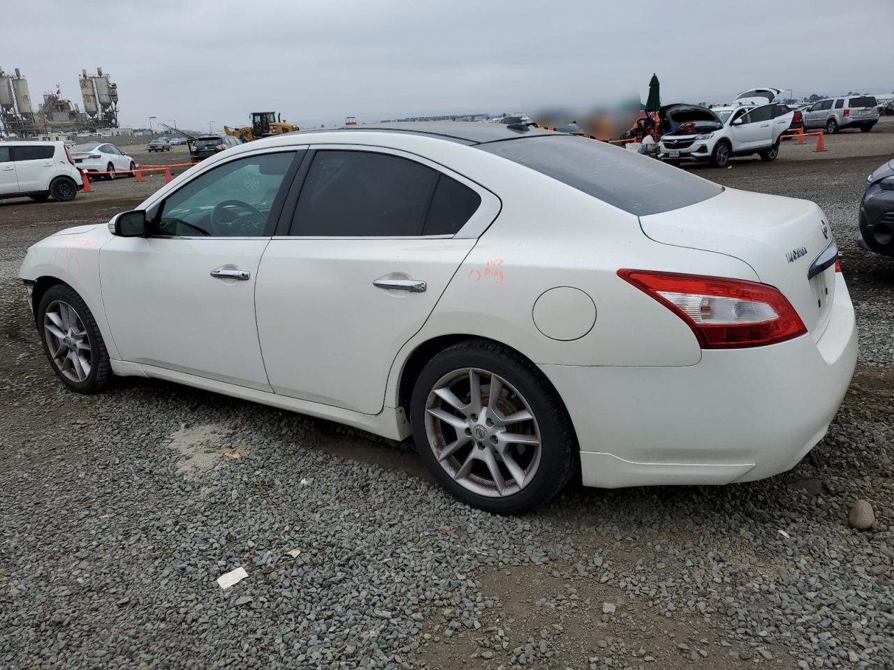 2011 NISSAN MAXIMA S - Image 2