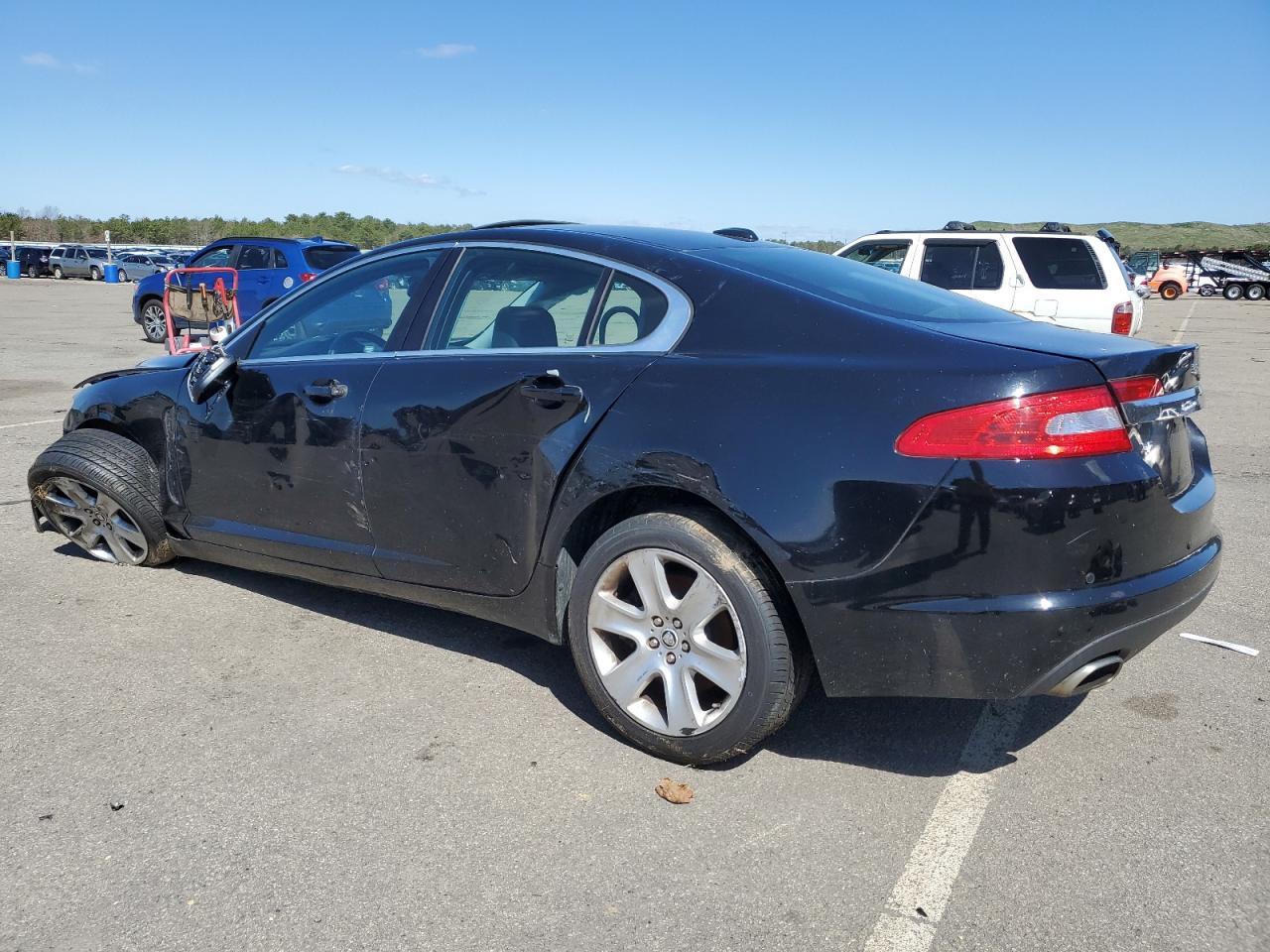 2011 JAGUAR XF - Image 2