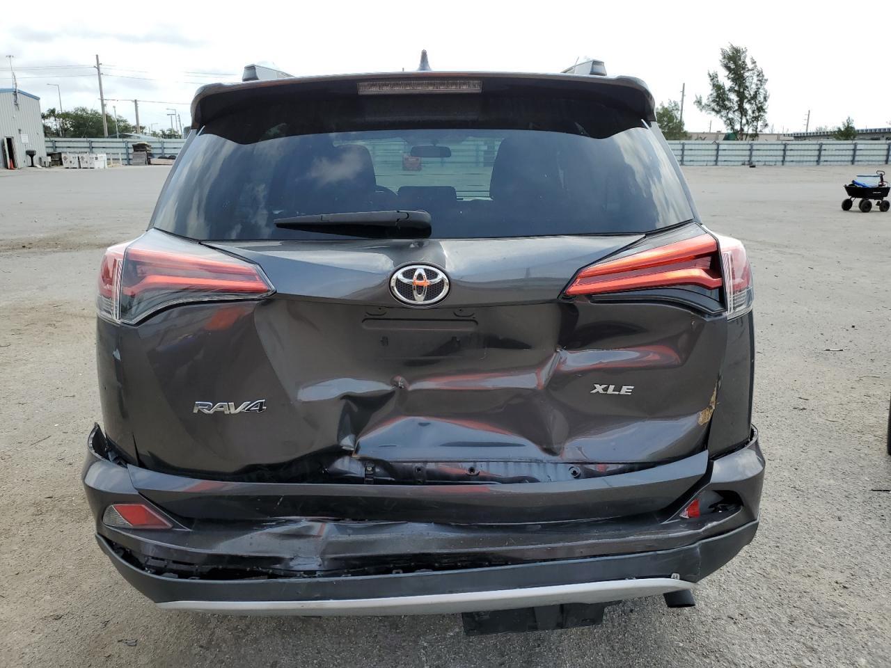 2016 TOYOTA RAV4 XLE - Image 6
