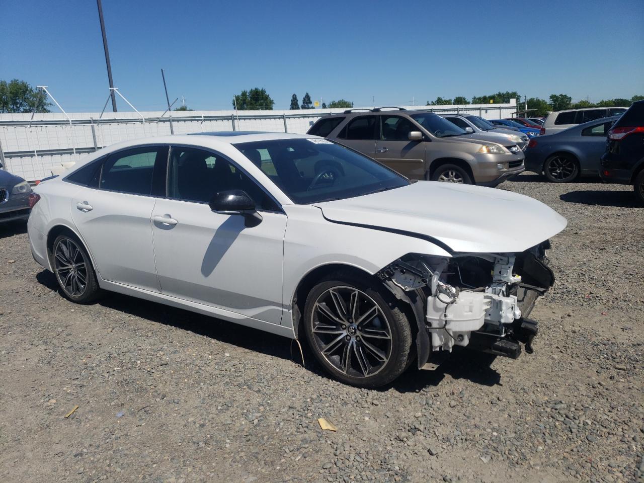 2019 TOYOTA AVALON XLE - Image 4