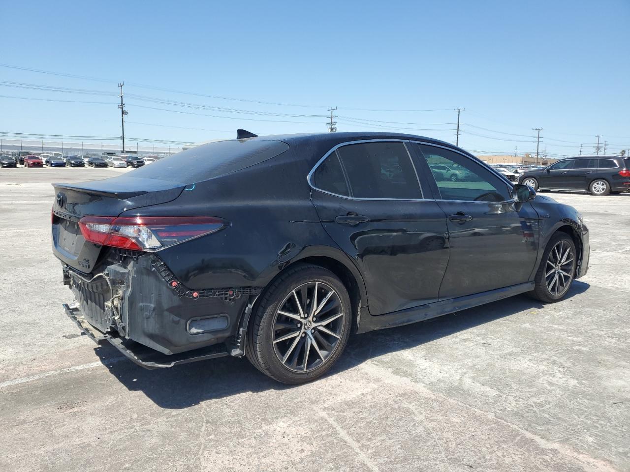 2021 TOYOTA CAMRY SE - Фото 3