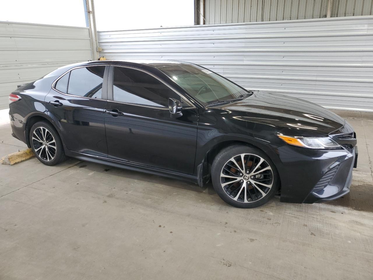 2020 TOYOTA CAMRY SE - Фото 4