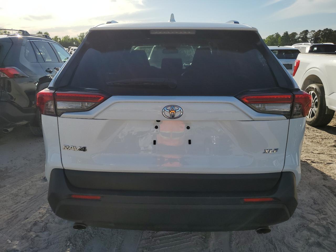 2020 TOYOTA RAV4 XLE - Фото 6