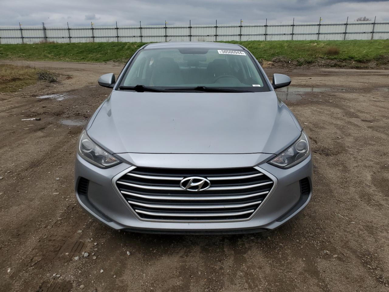 2017 HYUNDAI ELANTRA SE - Image 5