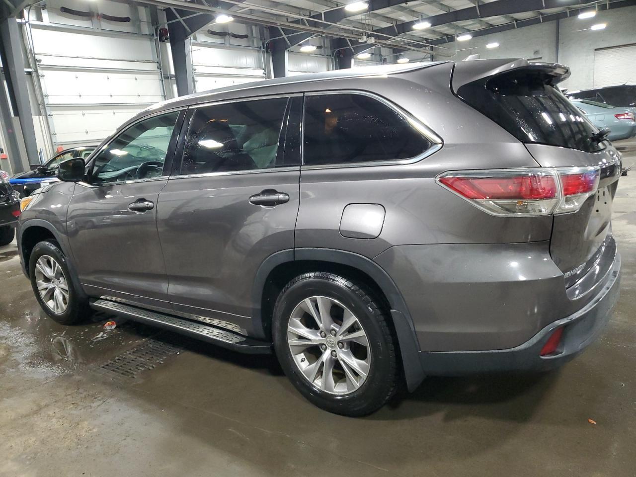 2015 TOYOTA HIGHLANDER - Фото 2