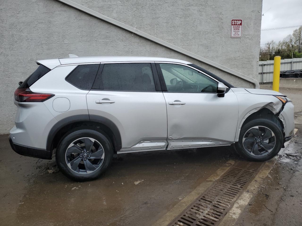 2024 NISSAN ROGUE SV - Фото 3