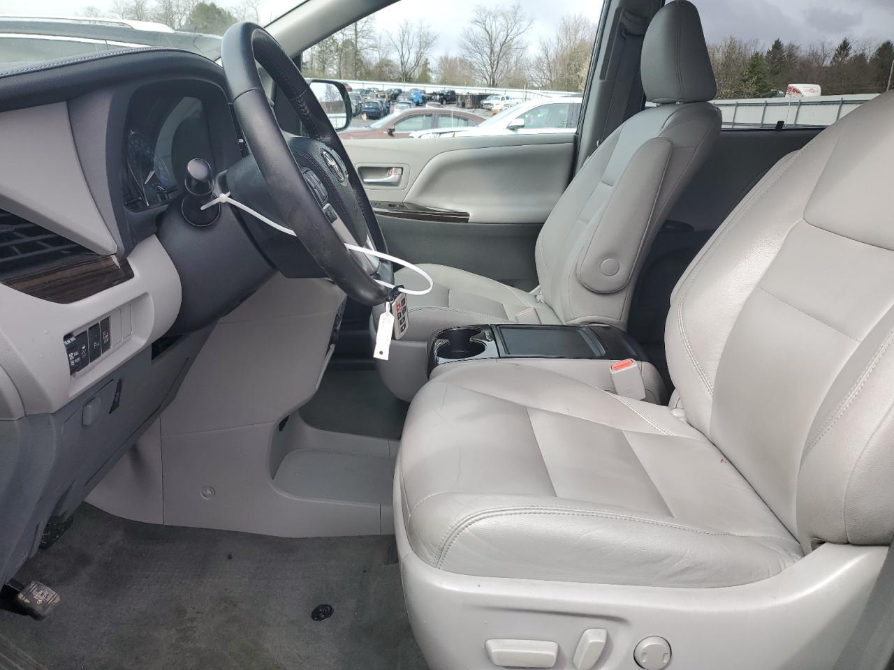 2015 TOYOTA SIENNA XLE - Фото 7