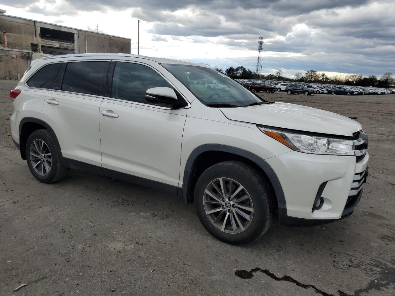 2019 TOYOTA HIGHLANDER - Image 4