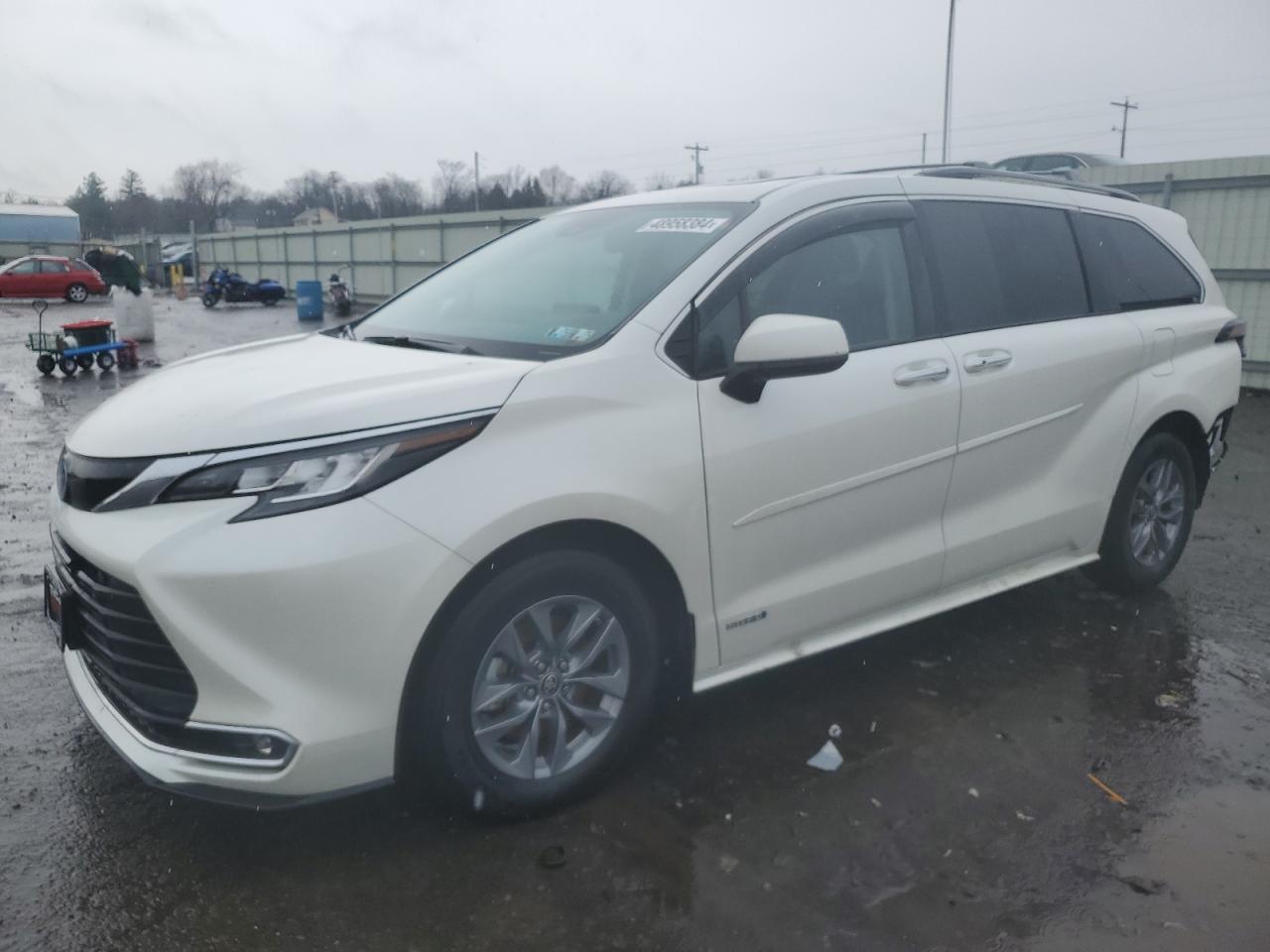 2021 TOYOTA SIENNA XLE car image