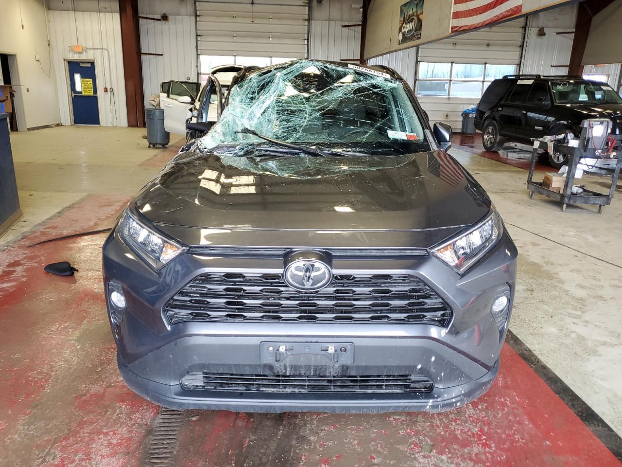 2020 TOYOTA RAV4 XLE - Фото 5