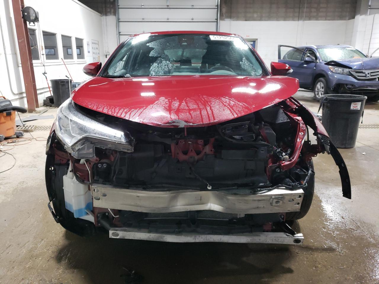 2019 TOYOTA C-HR XLE - Фото 5