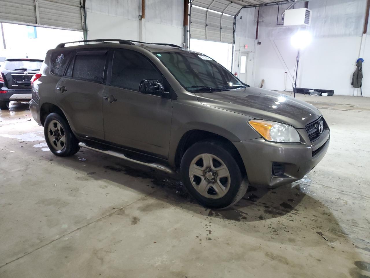 2011 TOYOTA RAV4 - Фото 4