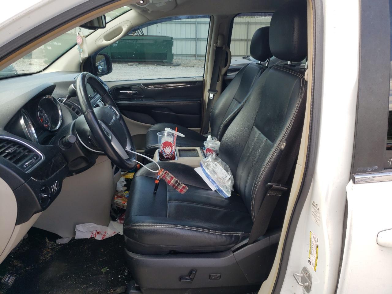 2014 CHRYSLER TOWN & COU - Image 7