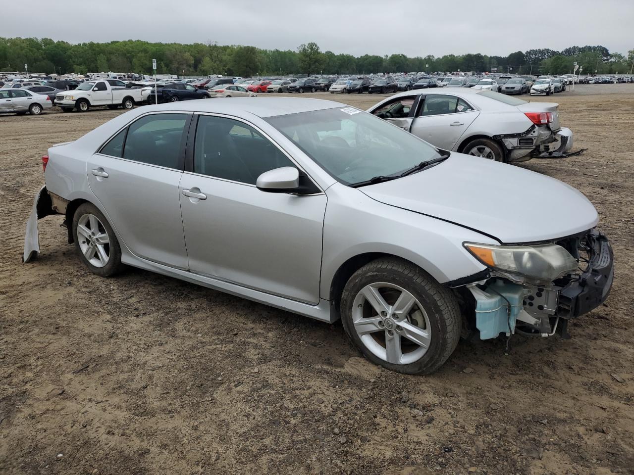 2014 TOYOTA CAMRY L - Image 4