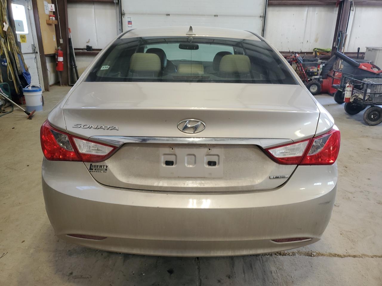 2011 HYUNDAI SONATA SE - Image 6