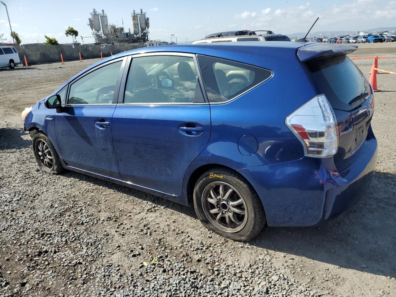 2013 TOYOTA PRIUS V - Image 2