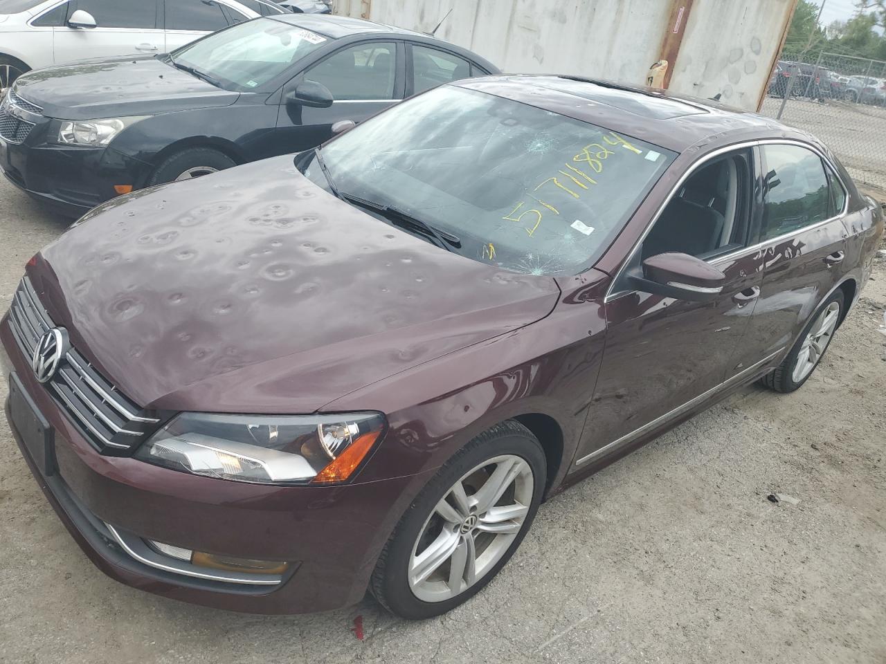 2013 VOLKSWAGEN PASSAT SE car image