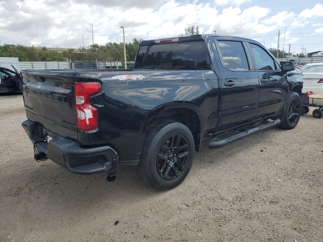 2021 CHEVROLET SILVERADO - Фото 3
